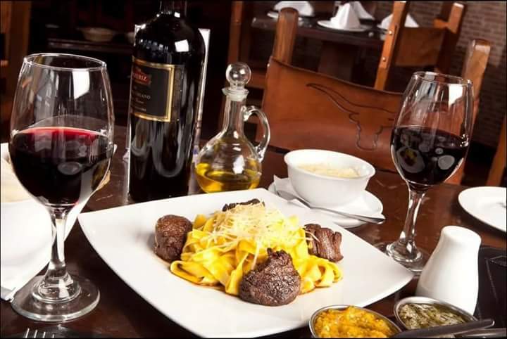 LongHornGrill's tweet photo. #LongHornGrill La mesa esta servida!!  #FindeAño #Fiesta #Reserva https://t.co/a6kpgrrujI