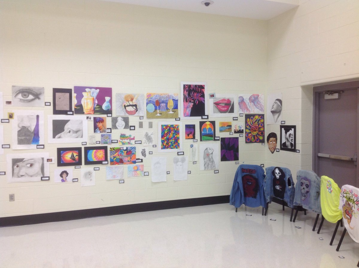 HawthorneAOHS's tweet photo. #HawthorneAcademyofHealthSciences art gallery @CharMeckSchools @NAFCareerAcads https://t.co/Ic8h8hceSC