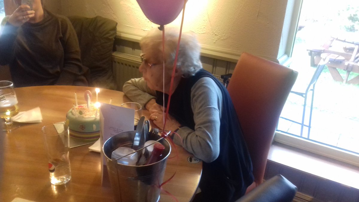 m3lissa1087's tweet photo. Birthday cake surprise!  Sharing special memories with us #sugm @SpencerGraydon @Jimbentley10 @WeAreSUGM @LauraDunelm https://t.co/LXSBdnzrxR