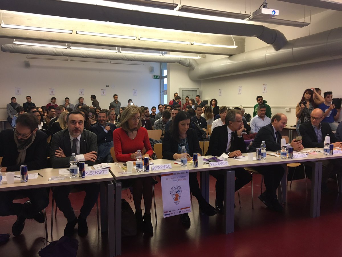 DigitalBorgo's tweet photo. @StartupRoma @swbari come sta andando? Qui tutto ok! #StartupWeekend https://t.co/arzgW6DtVi