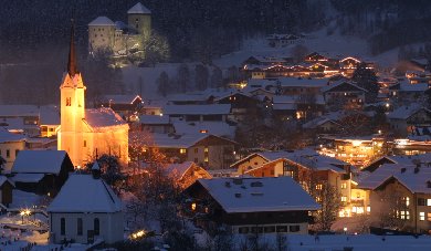 Adventmarkt's tweet photo. Sternenadvent Zell am See https://t.co/1fZk7JUa6l https://t.co/lm7a26Put6