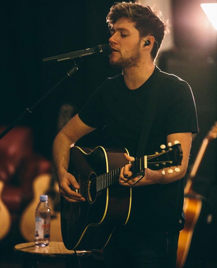 capitolmusic's tweet image. Counting down the hours until @NiallOfficial takes the @AMAs stage to perform #ThisTown! So excited for you Niall! 
🎤🎉❤️
📸: @ConorMcDPhoto
