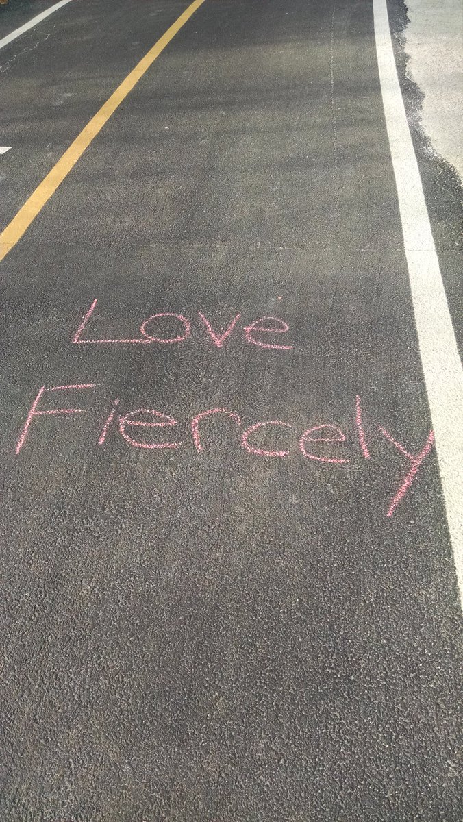 kgoldner's tweet photo. #neighborhoodlovenotes to #uufortwayne from #MyChicago https://t.co/d3Xep4nl2p