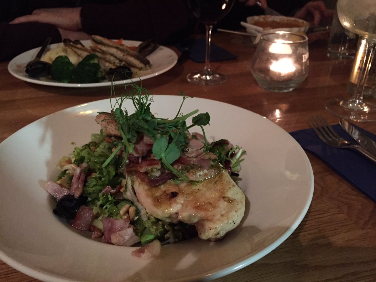AudioFonic's tweet photo. Sunday night noms at East @eastcafebar https://t.co/lHX9DrSXDJ