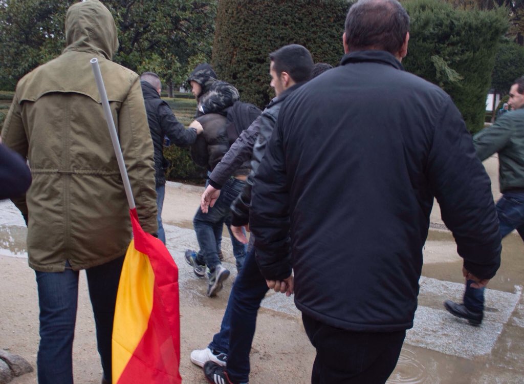 Antifaxismoa's tweet photo. La policía sigue sin identificar ni detener a los neonazis que han propinado una brutal paliza a una persona en #Madrid
No fue en #Altsasu https://t.co/687fnTI1Pj