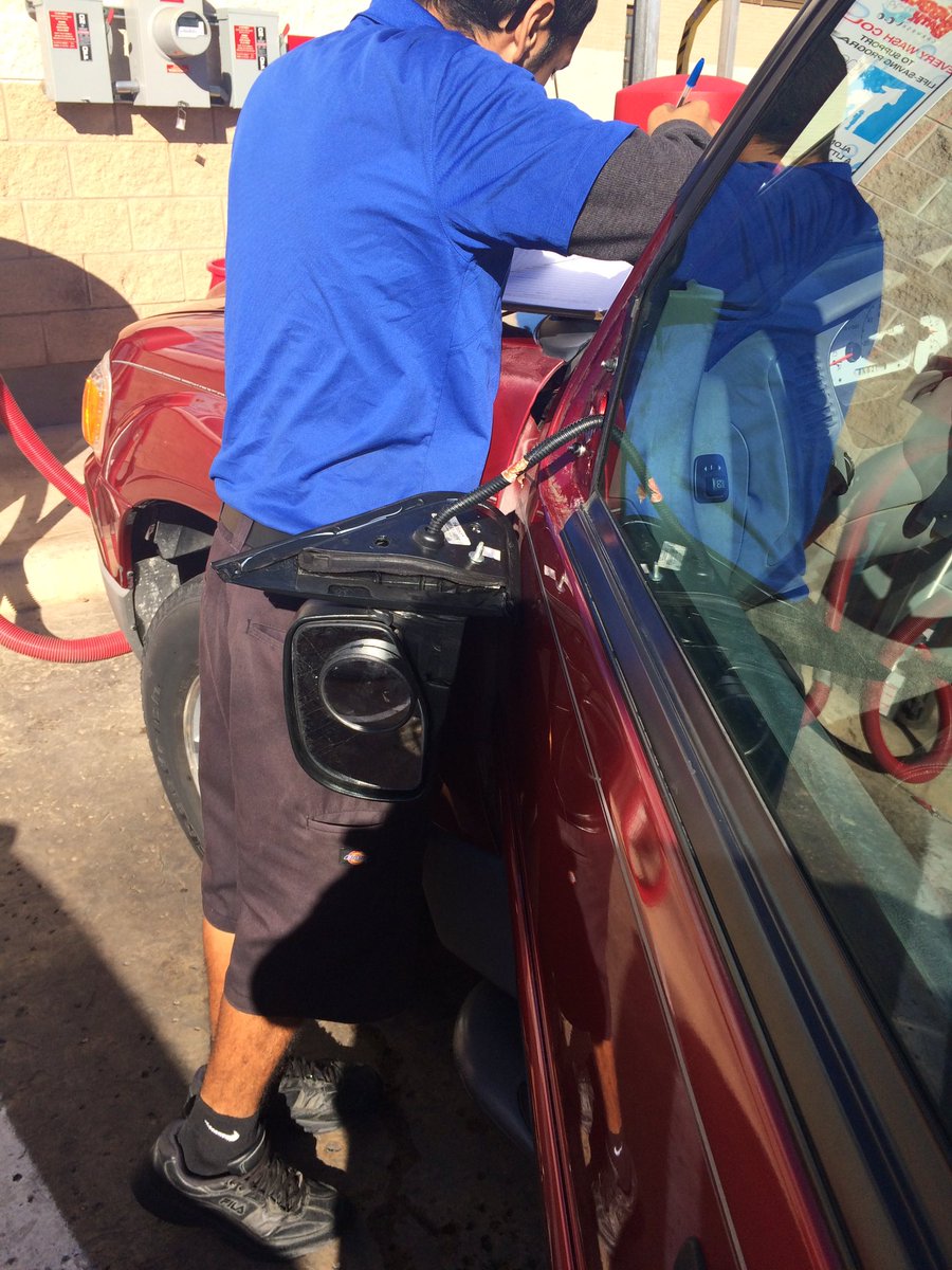 debstephable's tweet image. Got here with my two mirrors go home without one... WTH @BubbleBathCW