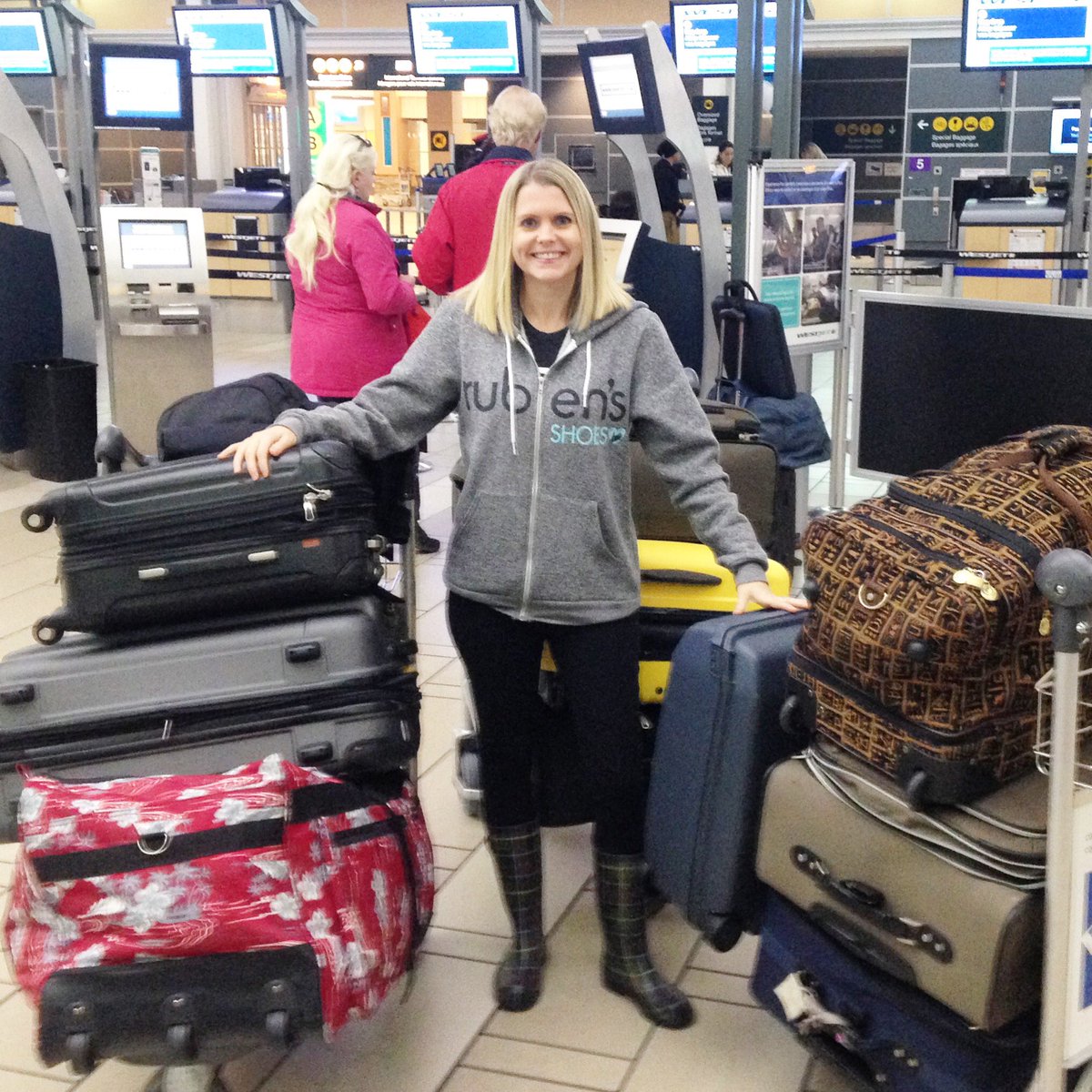 RubensShoes's tweet image. Another huge thanks to WestJet for allowing us to bring 11 bags full of donated supplies at no extra charge! 💙 @WestJet #itfeelsgoodtogive