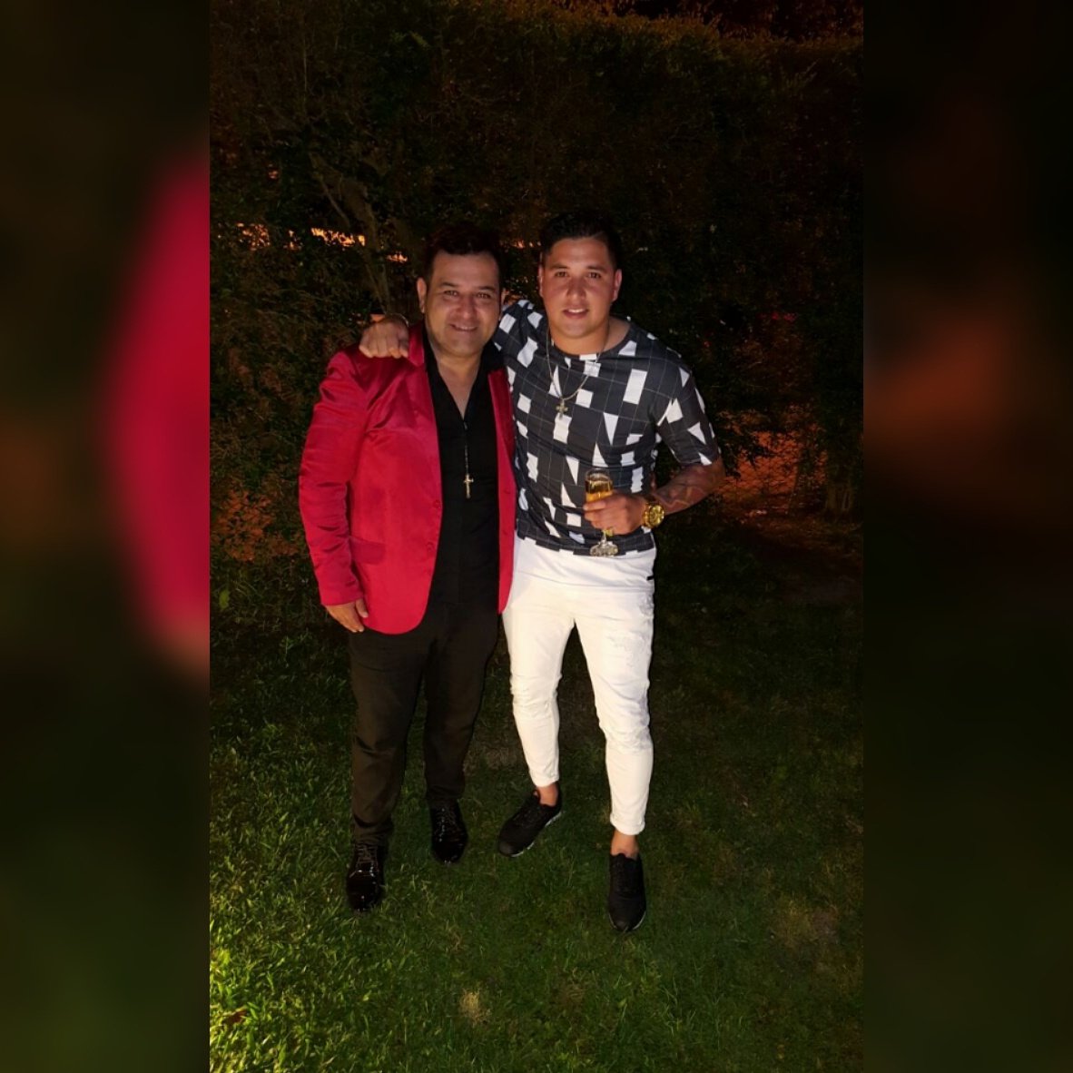 pablogerez22's tweet photo. Muchas Gracias Amigos La Rompieron Excelente Show #PoneLosCadiz🎶 @WalterEncinaa https://t.co/dUeFpmMzK1