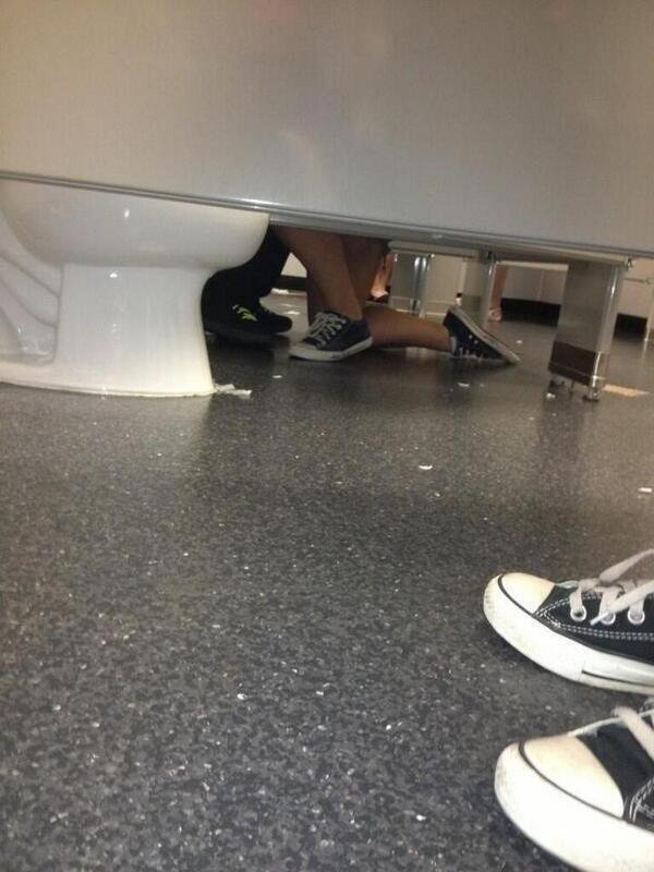 Bathroom Stall Em Portugues vieira (@joaquimvieira97) | twitter Bathroom Stall Em Portugues vieira (@joaquimvieira97) | twitter