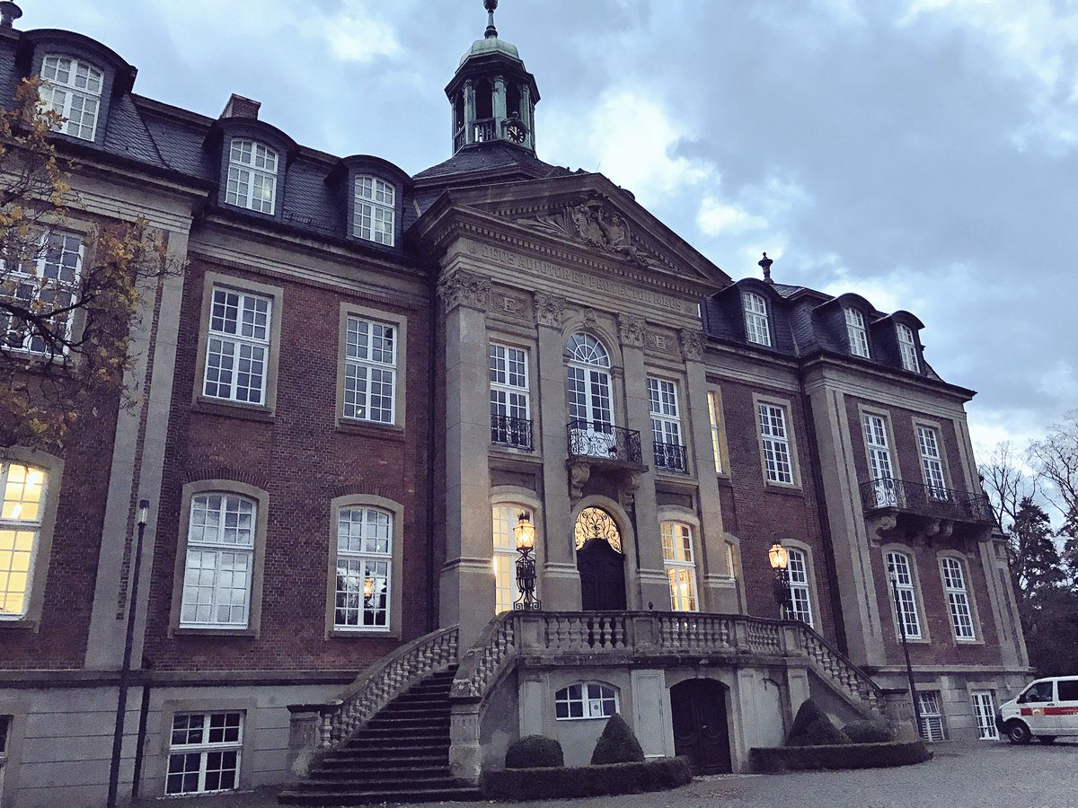 Nodelman4's tweet image. Rasumowsky I auf Schloss Loburg und dann zur Entspannung Mendelssohns 44/2 #greatlocation #Schloss #Loburg