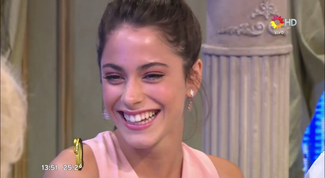 SweetDeTini's tweet photo. QUE HERMOSA ESSSS!! #TiniConMirtha @marianaluciamuz @TiniStoessel https://t.co/kornxFrqS2
