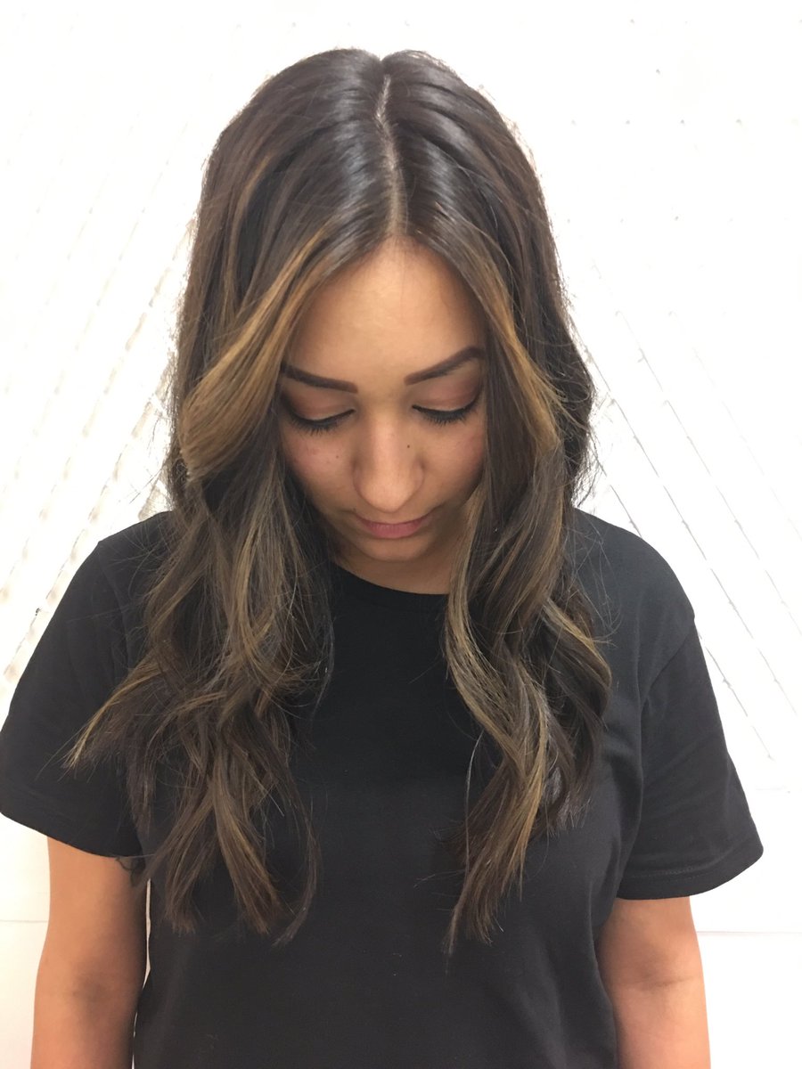 JamesColganUS's tweet photo. IT'S SUNDAY!
STOP IN TODAY AND SEE ANNIE AT OUR NEW POTRERO HILL SALON.
❤️✂️💥
Balayage and cut by Annie. 
#PotreroHill #JCUS #JCUSannie https://t.co/EXSfcFY0SE