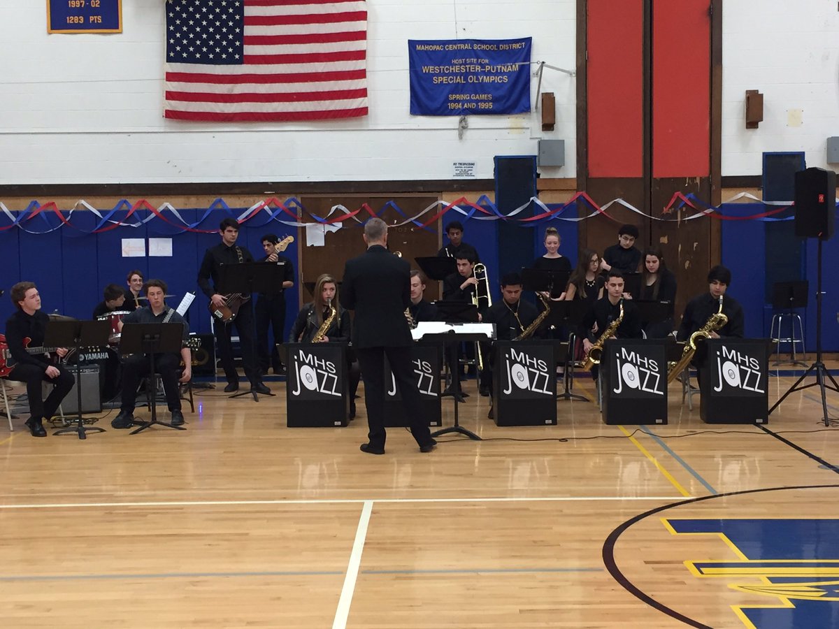 MrDouma_MHS's tweet photo. Mahopac Jazz Band performing at Senior Citizen Prom @MahopacASCI @MahopacTAPrez @AugustaJMHS https://t.co/NkZl3kfu2Z