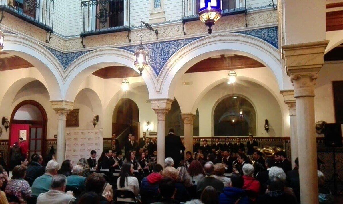 bmliceosevilla's tweet photo. Un broche de oro para un concierto cargado de sentimiento, orgullo y sobre todo de una satisfacción por los resultados y opiniones recibidas https://t.co/nbQsJJeHLi