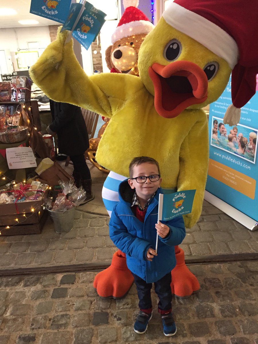 UpgradeElec's tweet photo. Another great day @FabFrost even busier with lots more too do as well great work again thank you #fff16 @PtoETraining #santa kids loved it https://t.co/v480mYiuRs