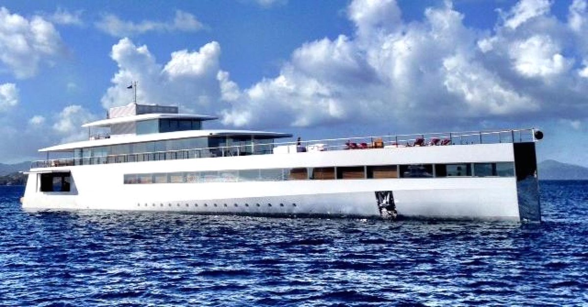 JonyIveParody's tweet image. This is Steve Jobs’ yacht. It only docks in proprietary ports.