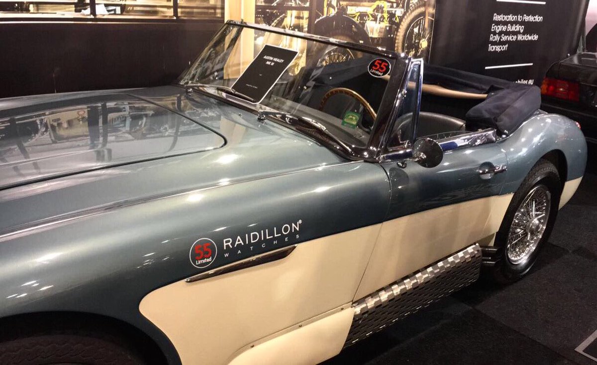 RaidillonWatch's tweet image. What a lovely surprise with this #AustinHealey at the #Interclassics #Bruxelles #Raidillon #Gentleman #Car #Elegance