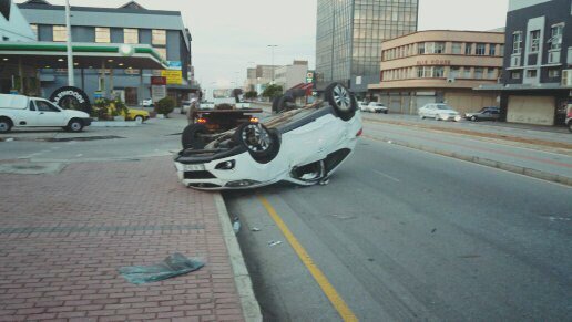Port Elizabeth - MVA: Goven Mbeki Ave &amp; Mount Rd. Two vehicles involved, one overturned via @PrecisionTowPE