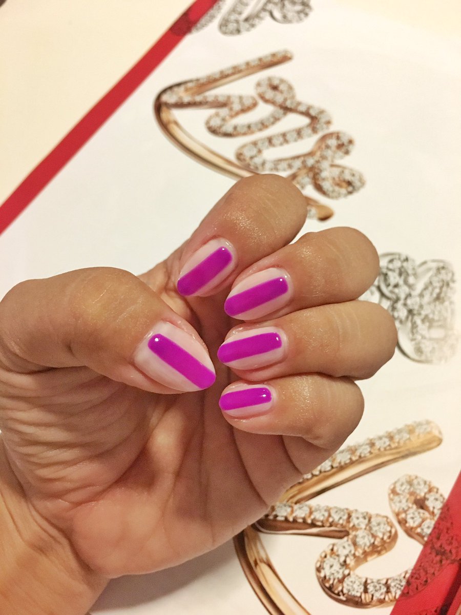 "I don't like plain nails. I get sad." - <a href="/ZooeyDeschanel/">zooey deschanel</a> 

#bubblenailsbyaya #love #💅🏼 #youglareiglow #manicure #gelish @Gelish