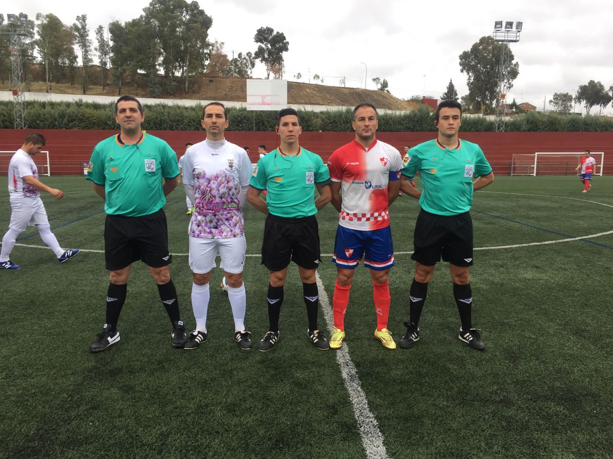 EmdAceuchal's tweet photo. Cuando eres lider,pierdes en casa,un recurso podrìa ser el arbitraje,pues no,arbitraje con alta puntuaciòn el del burguillano Antonio. https://t.co/QHeB13sW4G