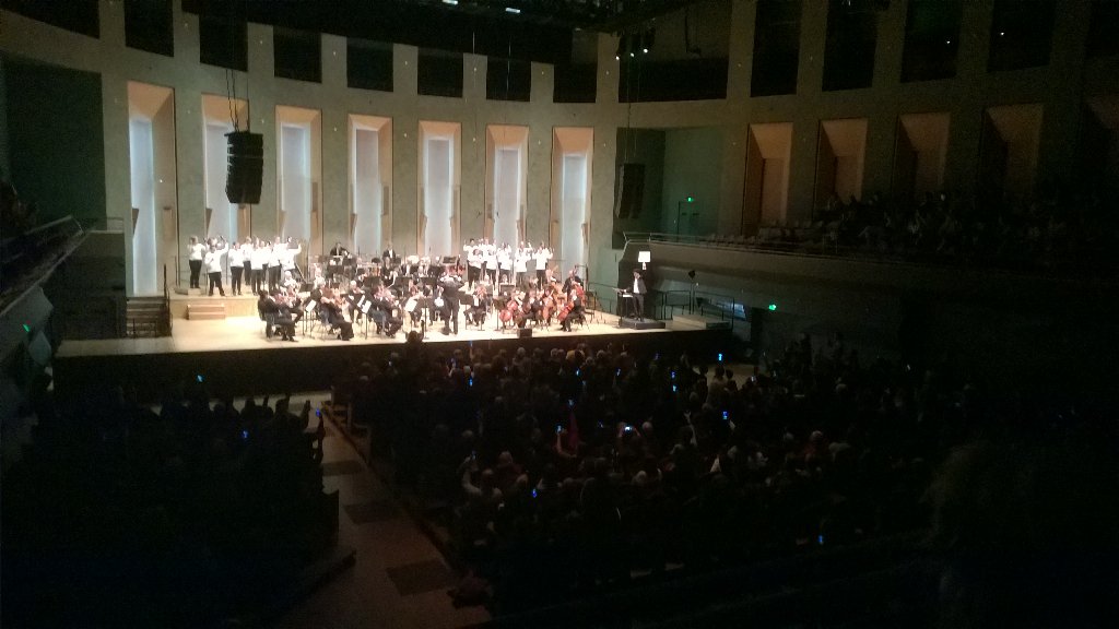 aforchestres's tweet photo. Un orchestre et un choeur sur scène, un choeur dans la salle... On ne sait plus où donner de l'oreille #OEF16 https://t.co/qDTOfdQ49T