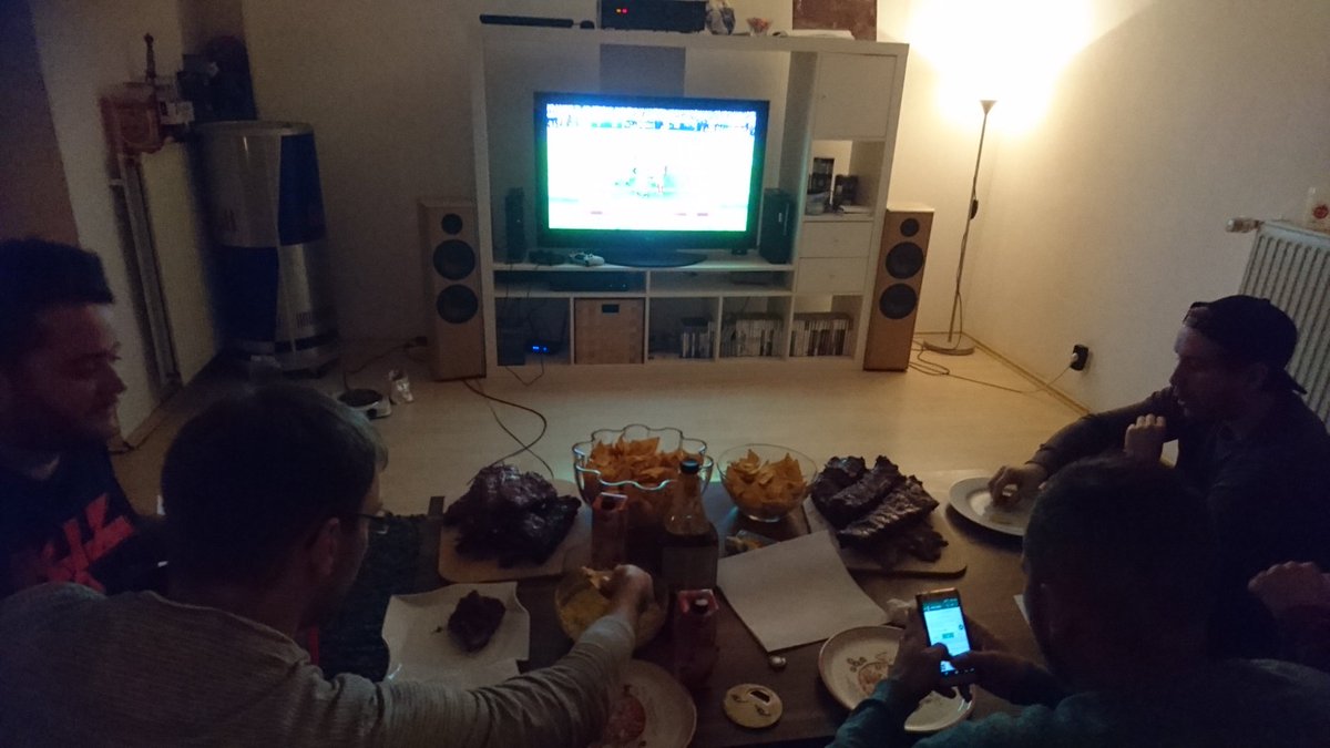 3xertion's tweet photo. #ranNFLsuechtig Football, die Jungs, 8kg ribs und #icke. Alles was man braucht @Icke41  > @FrankBuschmann https://t.co/dncf9nG7xt