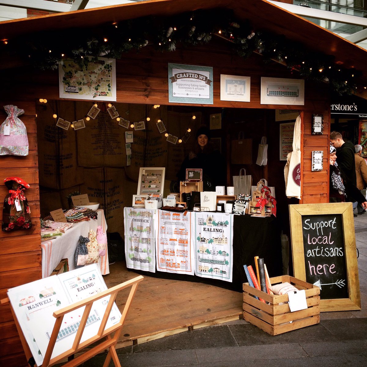 Lovely first few days at #ealingxmasmkt loving the sweet pizzas from @WoodboxPizza and all the fab food &amp; gifts. Open daily to 24th Dec #w5