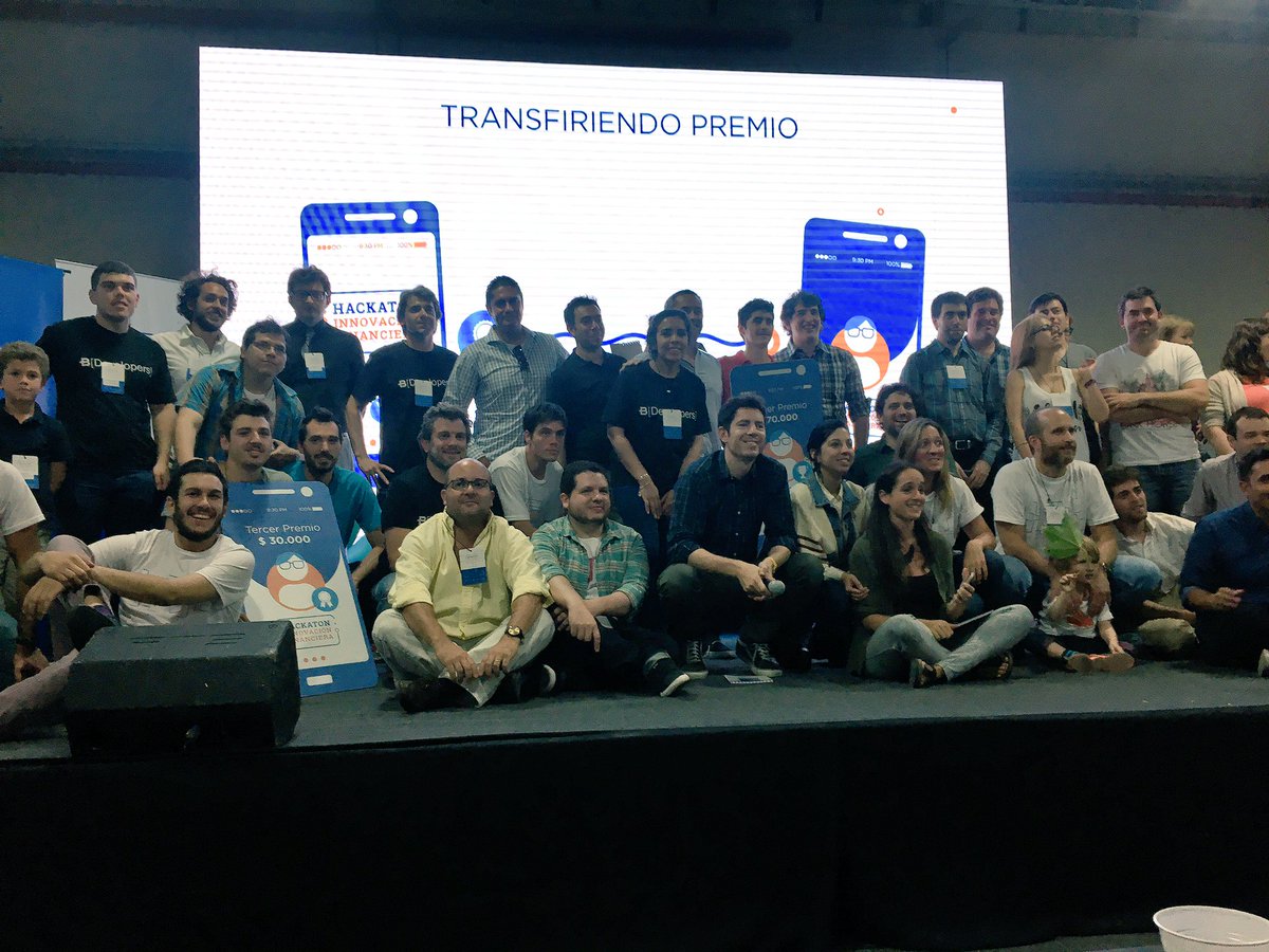 efraanz's tweet photo. Muy linda experiencia la de este finde en #HackatonFinanciero 👏🏼👏🏼 @rodrigo_i @comaspl #pp #GoVa #BDevelopers https://t.co/XSaKYz8Ri3