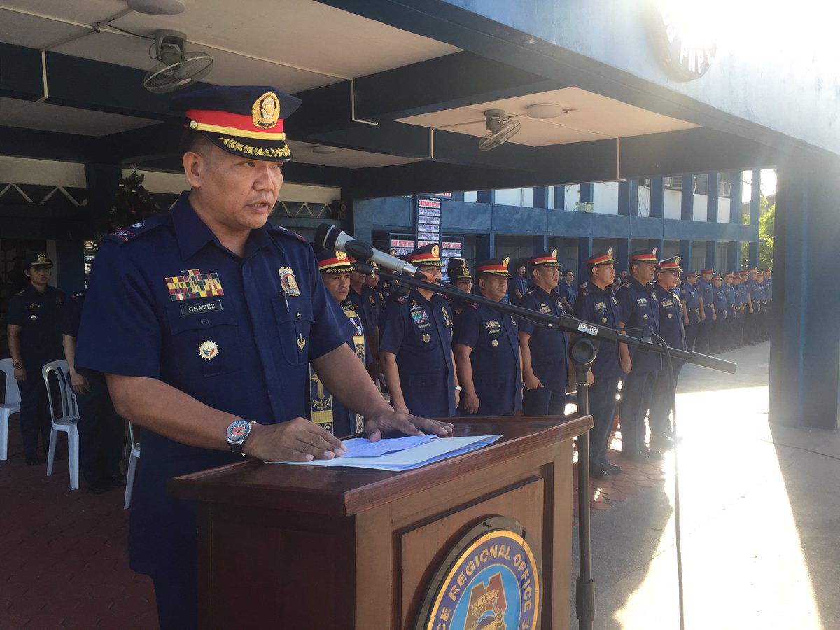 rpcrd3's tweet photo. @rpio_pro3 PCINSP NESTOR T CHAVEZ, Chief CRMC lead the Police Officer's Pledge. https://t.co/ZN1YTc1Lcc