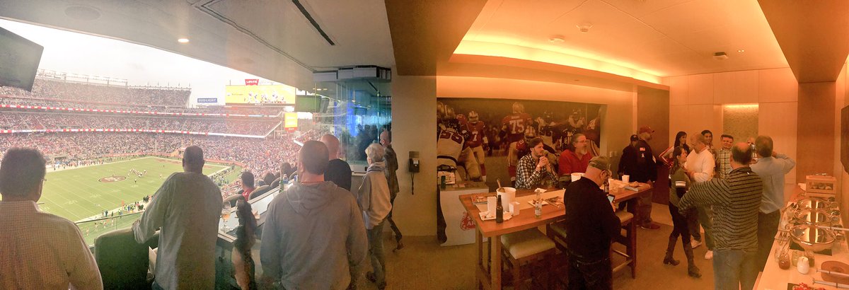 JoseMartinez_Jr's tweet image. 1st time @LevisStadium suite guests taking in the game &amp;amp; enjoying their visit from the @49ers #GoldRush today at #NEvsSF #PremiumExperiences