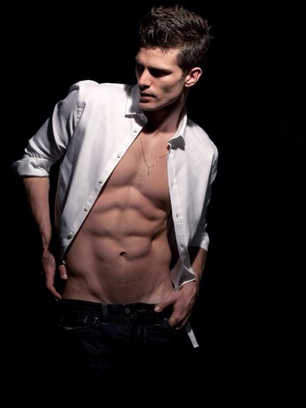 bhmpr's tweet image. Michael Camiloto
ブラジル出身のモデル。