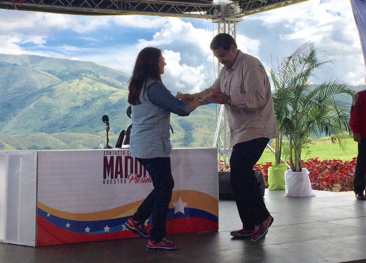 ConCiliaFlores's tweet photo. Excelente los domingos con @NicolasMaduro disfrutamos la energía y amor de los estudiantes de la OBE. Dios los bendiga #ContactoConMaduro73 https://t.co/0gJfnfuNSG