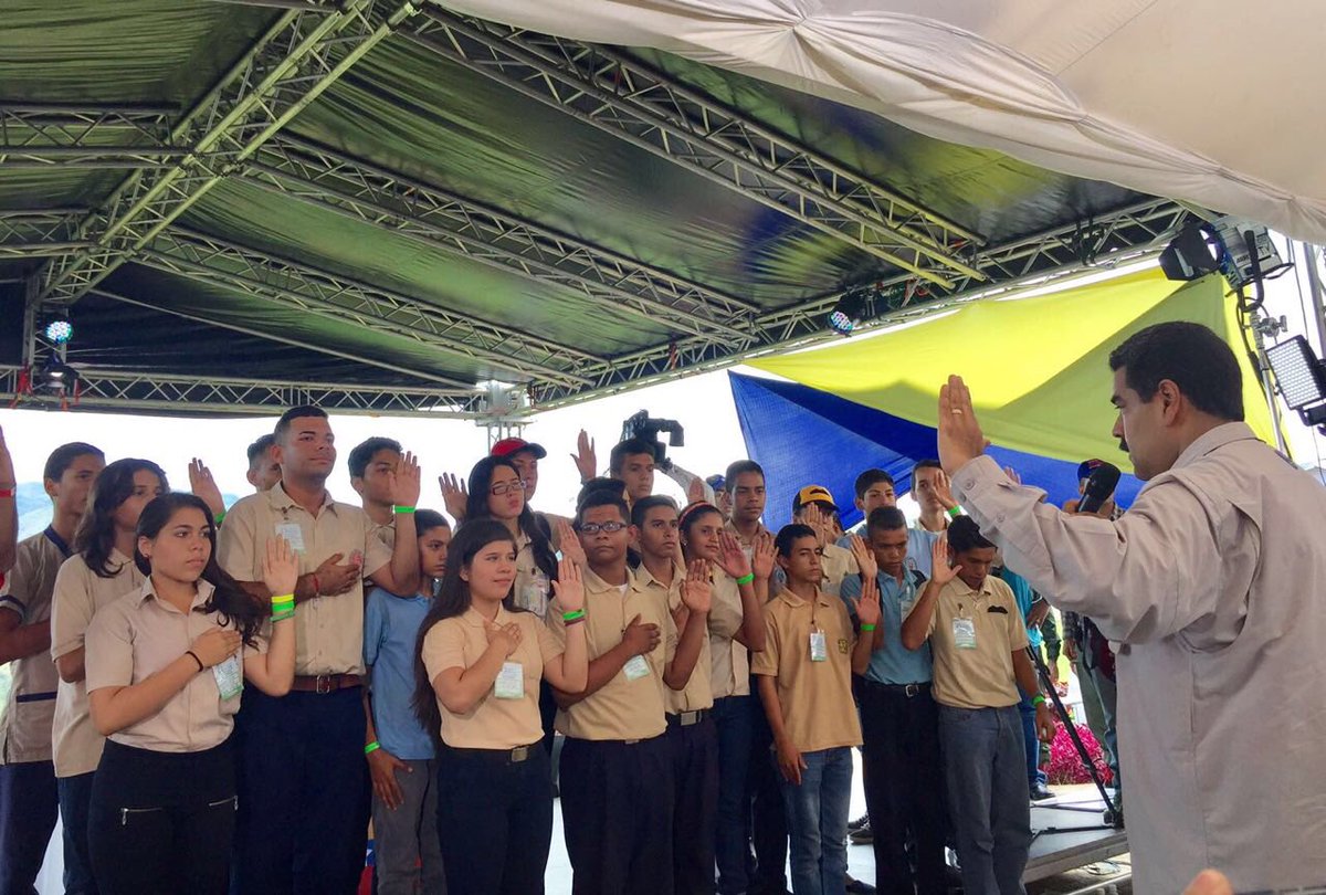 ConCiliaFlores's tweet photo. Excelente los domingos con @NicolasMaduro disfrutamos la energía y amor de los estudiantes de la OBE. Dios los bendiga #ContactoConMaduro73 https://t.co/0gJfnfuNSG