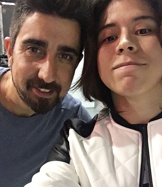 tiagoalvarado_'s tweet photo. momentos antes de salir al escenario un honor inmenso 🙌🏻 @AlexUbagoficial https://t.co/CjmPmbbkgo