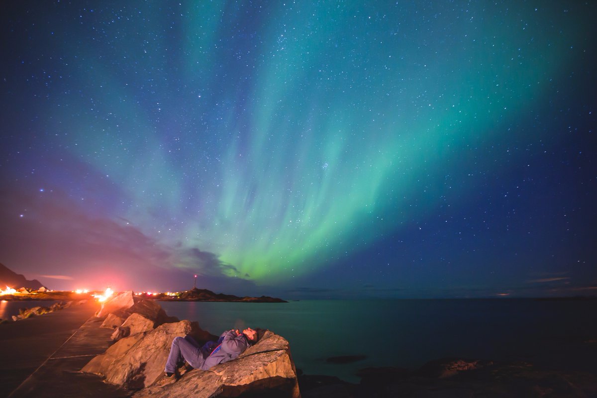 ViatorItalia's tweet photo. Inseguite le luci dell'#Aurora #Boreale alle Isole #Lofoten e regalatevi un'esperienza indimenticabile. 🌙🌙 https://t.co/j3QqJVN4NW https://t.co/84eY3kwhU6