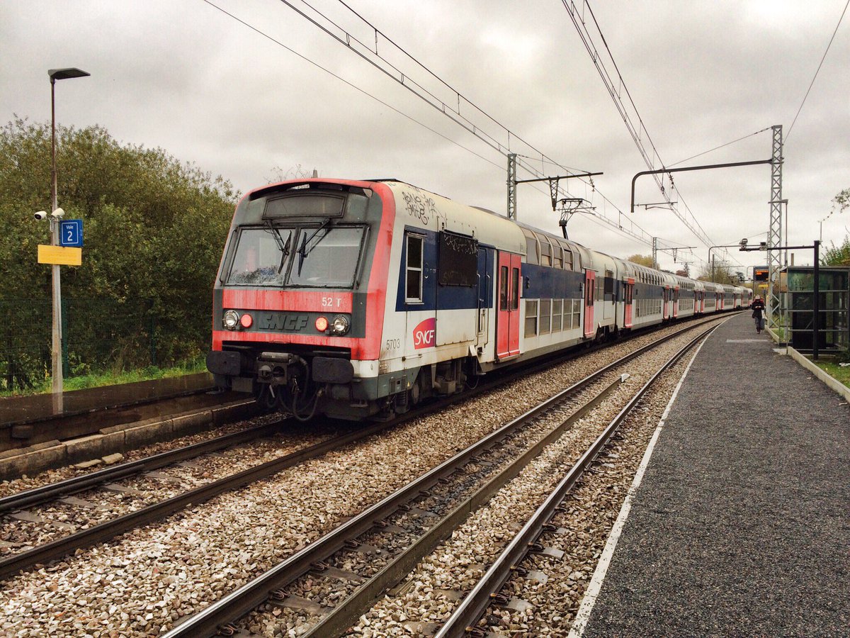 bb_8620's tweet photo. Dernière Z5600 en livrée IDF, la 52T assure un VICK, vu à Vauboyen le 16/11/16 #Z5600 #GCSud @frtrains91 @RERC_SNCF https://t.co/1nbZqlLcbm