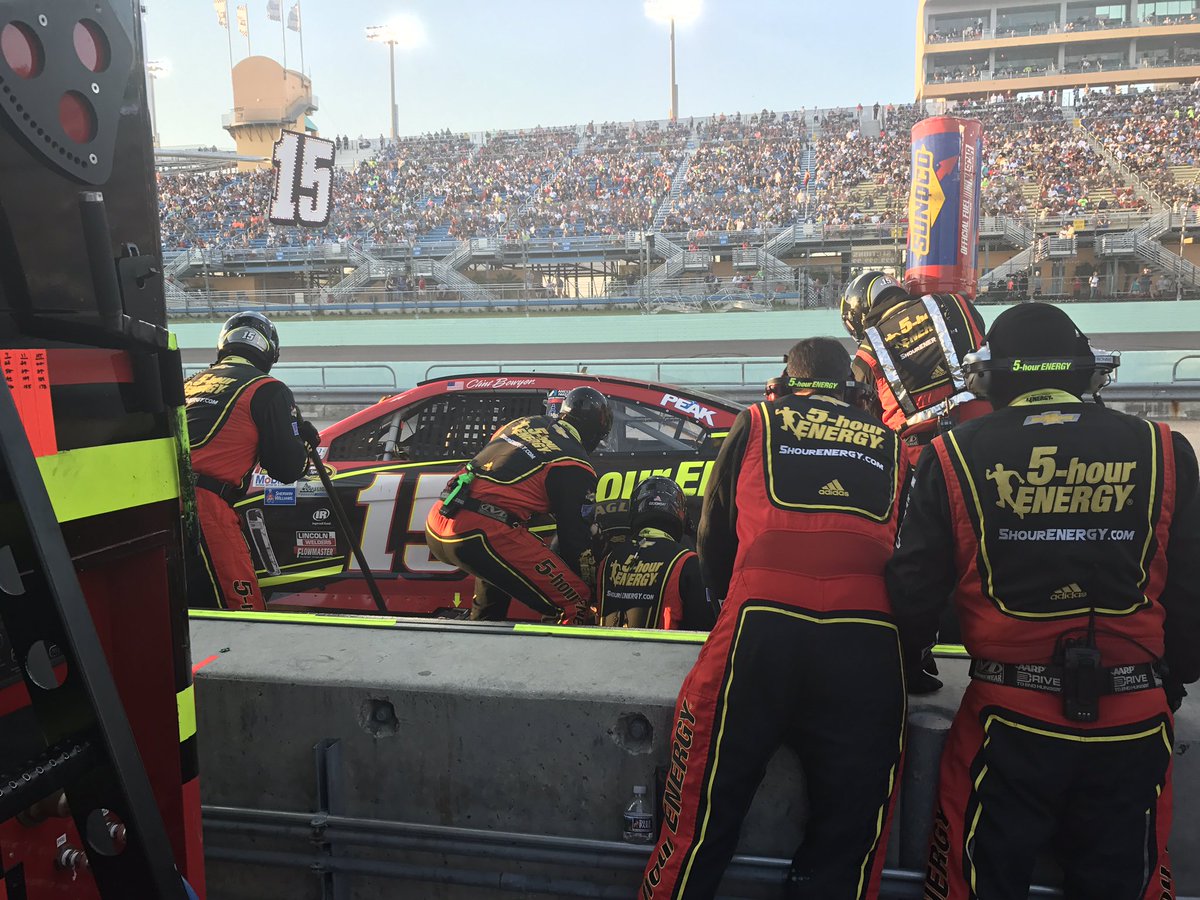 TeamHSM15's tweet photo. The No. 15 @5hourenergy team takes four tires and refuels under a second round of green flag pit stops. #NASCAR https://t.co/ooVmkoDQeV