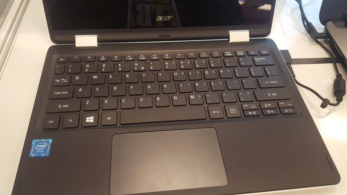 NikiJohnson8's tweet image. @IntelUSA #IntelGameOn Fingers Crossed!