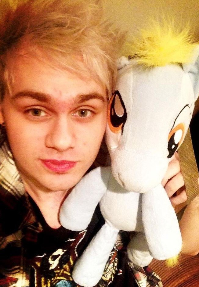 Nolwen97's tweet photo. ⚡️ “Celebrating Michael Clifford's 21st Birthday” par @5SOS

https://t.co/oLdcAAWuCH https://t.co/aSDi43OUyU