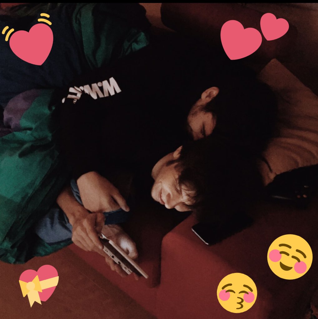 criaturitasrub5's tweet photo. @Rubiu5 @mangelrogel #Hemuertodeamor Por dios que bebes 💜💝💓💖💞 he muerto de amor al veros tan "juntitos y calentitos uno con otro" ☺️☺️☺️💘💕💗 https://t.co/MfzfmSj6AN