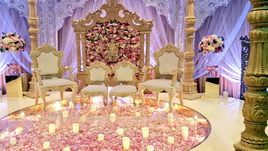 MazaaOnline's tweet photo. We had a lot of fun today at the #AsianBrideLive Show!
This #Mandap is without doubt one of the best we have ever seen! https://t.co/wT0hNPbs56