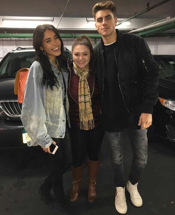 TeamJacksBRA's tweet photo. Jack Gilinsky e Madison Beer com fãs hoje no Madison Square Garden, em Nove York: https://t.co/hnVZbskQ5t