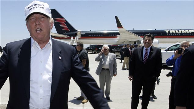 DonaldTrumpFra's tweet image. Une image de mon prochain clip "Mes couilles sur le front d'Hillary"