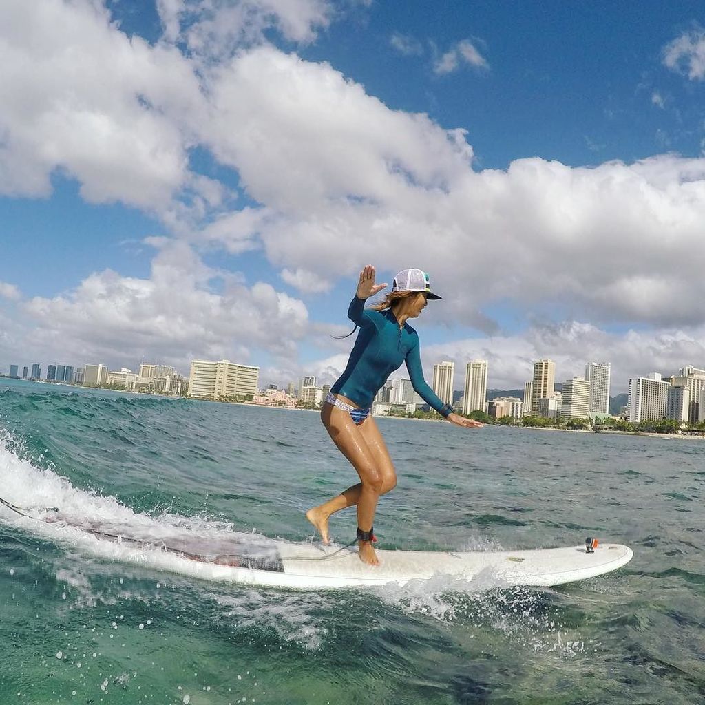 OhanaSurfPro's tweet image. Learning to cross step 🏄🏻‍♀️ #surfergirl #crossstep #longboarding #style #aloha #girlswhos… ift.tt/2fIQqRx