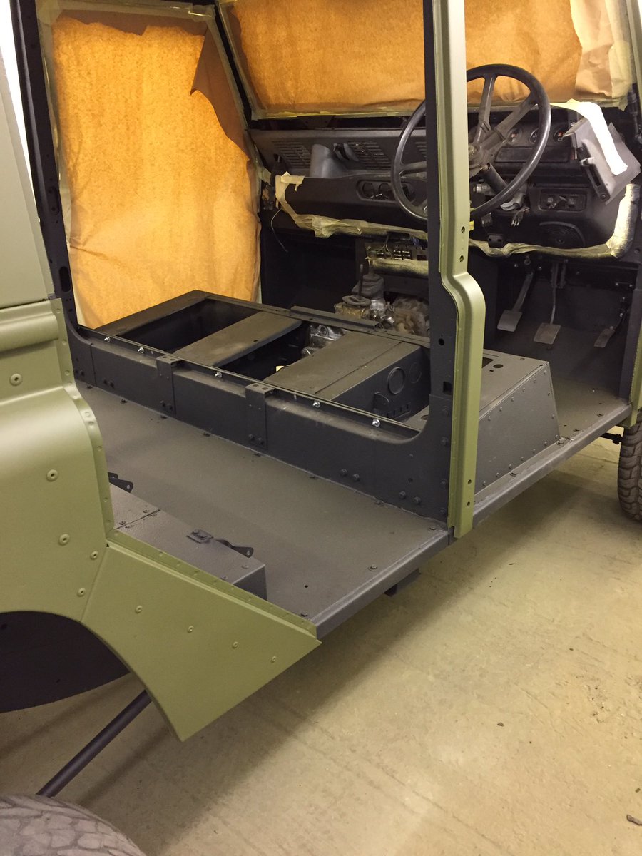 Hangar_53's tweet photo. Olive drab on black, busy working on some doors to finish this rebuild!
# Land Rover # off road https://t.co/KitOaYOL3r