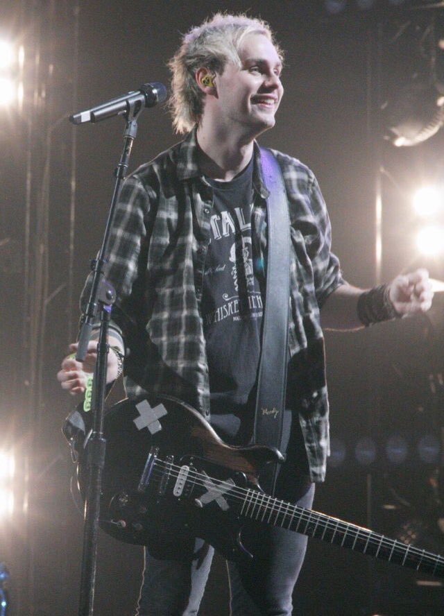 ThisFakeMan's tweet image. New fake for him 
Retweet for my hubby guys ~ Jasmine ☺️💖