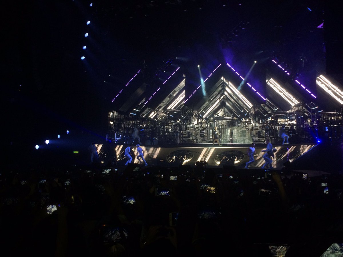 gabriele002011's tweet photo. #justinbieberbologna FUORI DAL MONDO https://t.co/K2preIIPIB