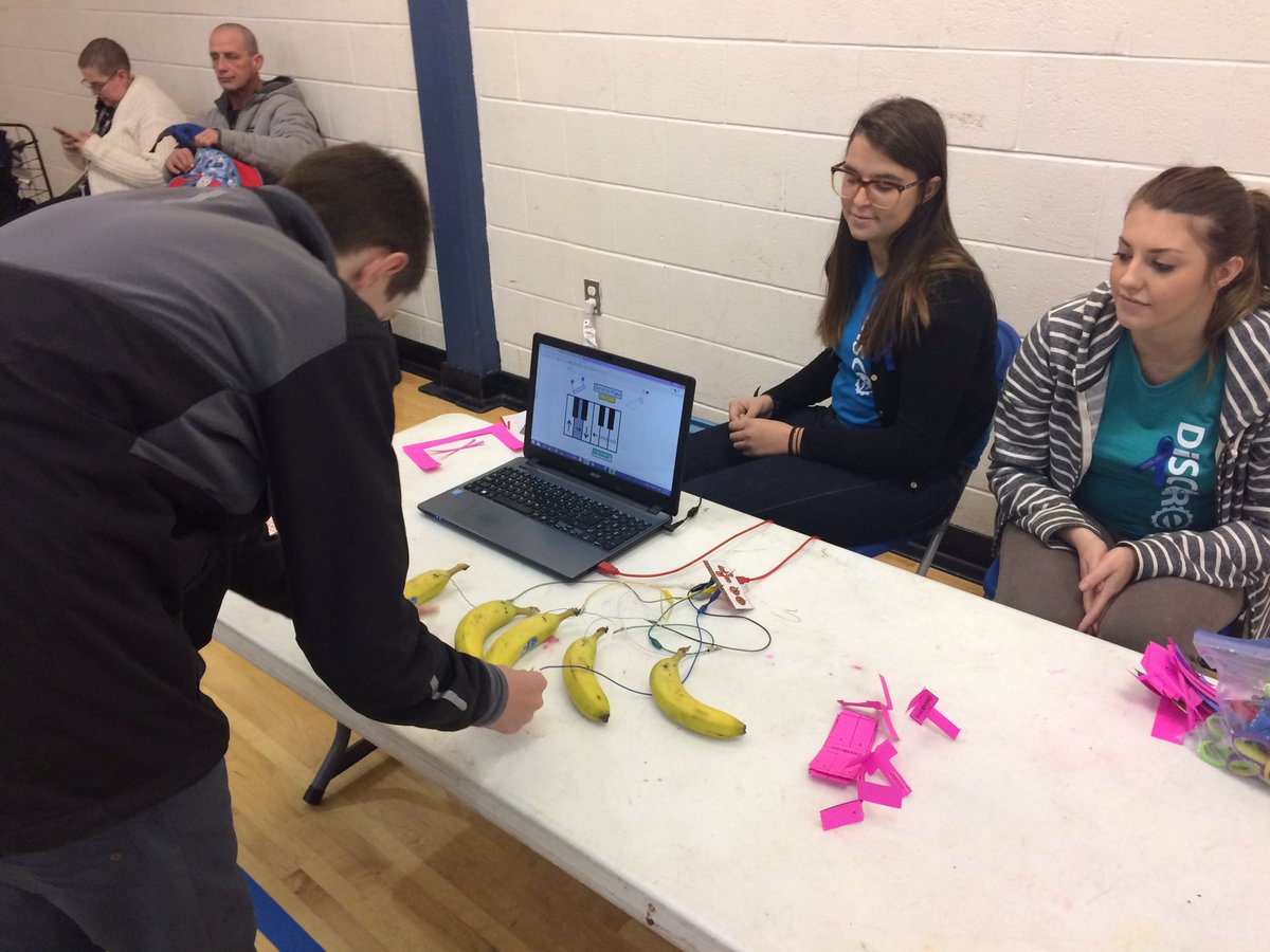 activecitizenAB's tweet photo. Thank you @EPLdotCA @DiscoverE_UofA & @PAW_UAlberta for supporting @NatlChildDay Play Day @JamiePlatzYMCA #yeg #WeBelong #NCD2016 https://t.co/kFu5FjQu4R