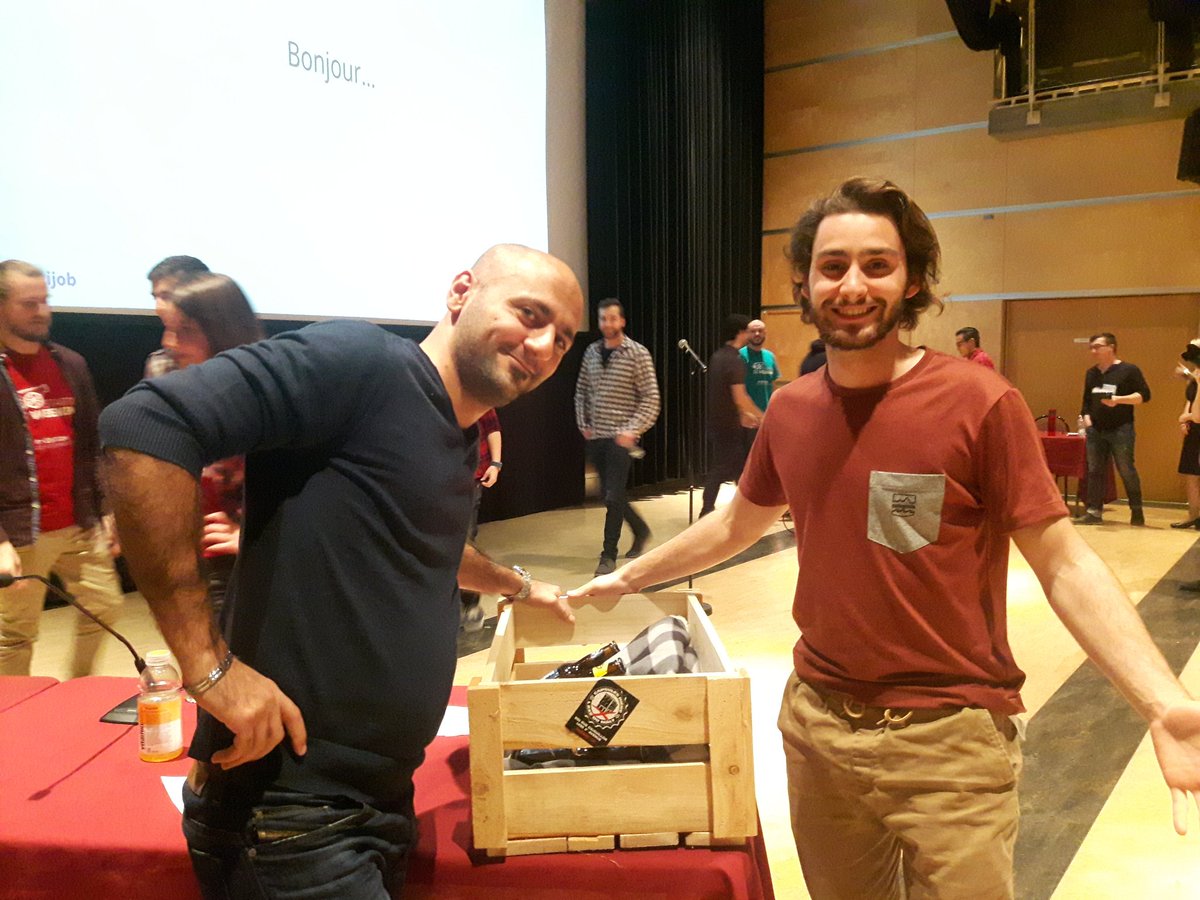 MapleInside's tweet photo. Bon coup de Pictabroue qui vient de livrer sa première commande à @xfarooghi ! 😂👏

#SWQc https://t.co/WVm7OG8sxm