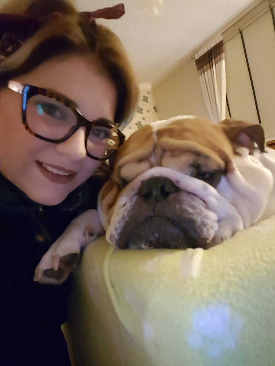 BullyMagic's tweet image. Tallulah - Come on Jess it be late for da selfies